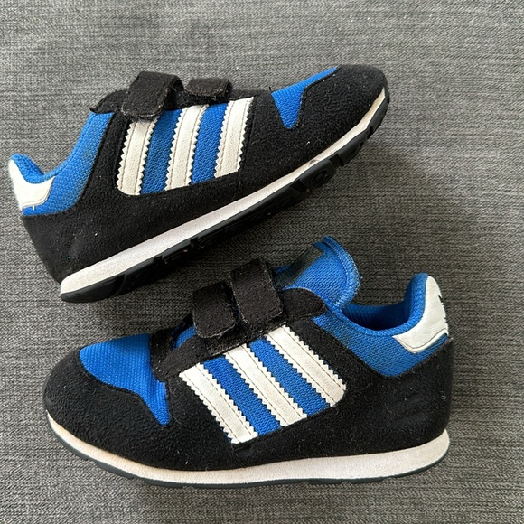 Boys Adidas Velcro Sneakers - Picture 1 of 6